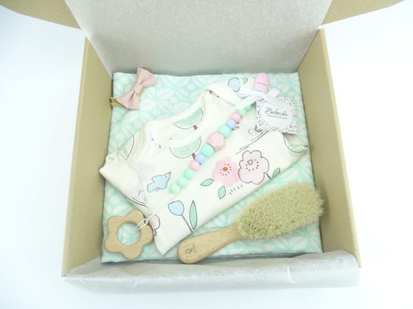 Podaruchen komplekt za bebe momiche
