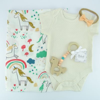 set-za-bebe-s-durven-ednorog-bodi-pelena-na-ednorozi-i-lenta-za-kosa