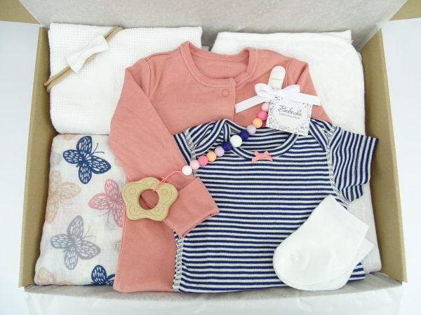 kutiq-za-posreshtane-na-bebe-s-pelena-na-peperudi
