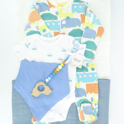 komplekt-za-bebe-momche-s-durvena-kolichka