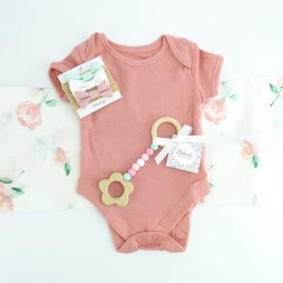 komplekt-za-bebe-momiche-na-cvetq