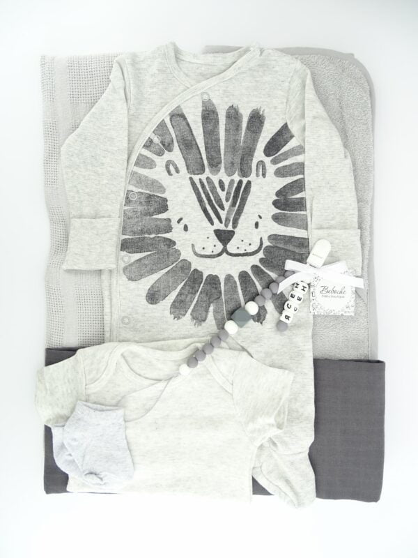 podaruk-za-momche-set-v-sivo-s-luvche