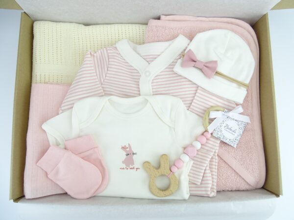 kutiq-za-bebe-momiche-v-cvqt-krem-i-rozovo