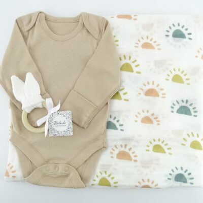 gift-box-za-bebe-v-bejovor-s-pelena-na-slunca