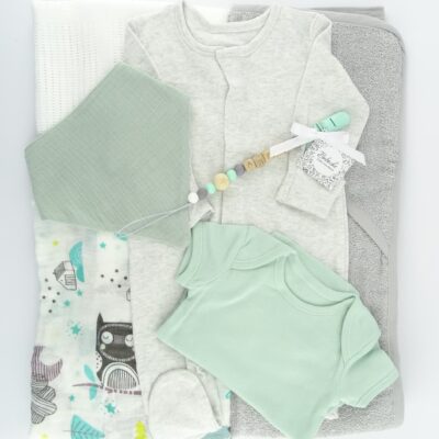 komplekt-podaruk-s-personaliziran-klips-za-bebe-momche