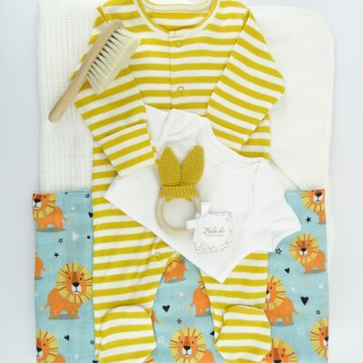 komplekt-za-bebe-momche-v-bqlo-i-julto