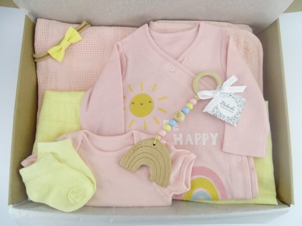 kutiq-za-40-dni-na-bebe-momiche-v-rozovo-i-julto