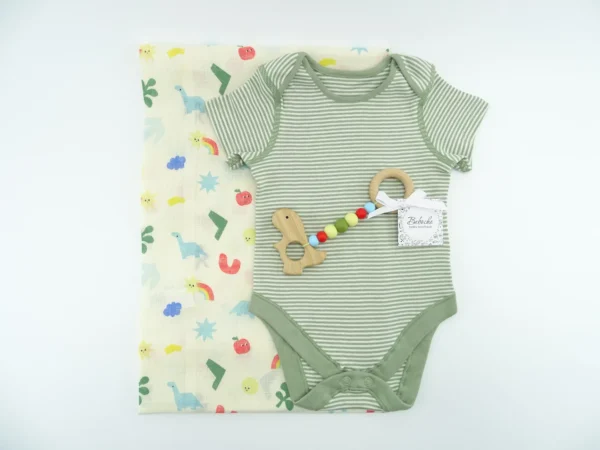 cveten-komplekt-podaruk-za-bebe-momche-s-pelena-na-dinozavri